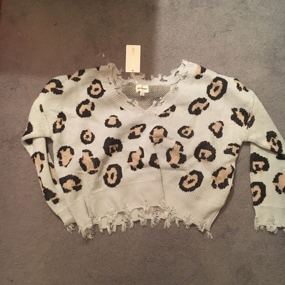 NWT Frayed sweater size S/M! 35.00